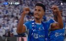 واتكينز يخطف الأنظار بوشاح الهلال بعد هدفه في شباك الأهلي.. فيديو