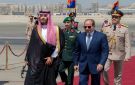 ولي العهد يصل إلى القاهرة والرئيس المصري في مقدمة مستقبليه