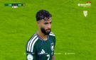 صالح أبو الشامات يبدي استياءه لحظة استبداله أمام الكويت .. فيديو