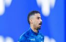 علي لاجامي يغادر مواجهة الهلال والأهلي مصابا.. صور