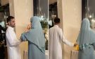 متعب العريفي يفاجئ زوجته بالورد احتفالا بمرور 3 سنوات على افتتاح المقهى الخاص بها .. فيديو