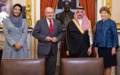 وزير الخارجية ورئيس لجنة العلاقات الخارجية بمجلس الشيوخ يبحثان أوضاع المنطقة