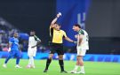 ديمرال يفقد اعصابه و يدخل في اشتباك مع لاعبي الهلال .. فيديو وصور