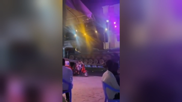 مشاهد لدبابات تركية تجوب شوارع الصومال مشاهد لدبابات تركية تجوب شوارع الصومال