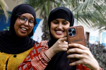 الصومال يواجه الفجوة الرقمية بتمويل الهواتف الذكية الصومال يواجه الفجوة الرقمية بتمويل الهواتف الذكية