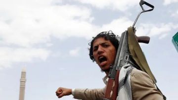 مؤشرات على تنسيق بين الحوثيين وحركة الشباب الصومالية للسيطرة على مضيق باب المندب في التلغراف مؤشرات على تنسيق بين الحوثيين وحركة الشباب الصومالية للسيطرة على مضيق باب المندب في التلغراف