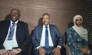 سفير السودان بالقاهرة يشارك أسرة أولى الشهادة السودانية الأفراح بأسوان سفير السودان بالقاهرة يشارك أسرة أولى الشهادة السودانية الأفراح بأسوان