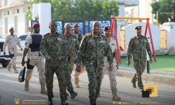 البرهان وكباشي يقدمان واجب العزاء في ناظر عموم قبائل دار حمر الأمير عبد القادر منعم منصور البرهان وكباشي يقدمان واجب العزاء في ناظر عموم قبائل دار حمر الأمير عبد القادر منعم منصور