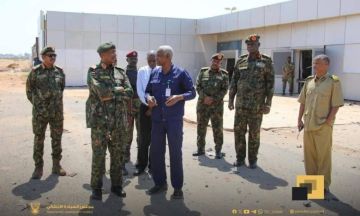 البرهان يزور مطار الخرطوم الدولي ويؤكد عزم الدولة على القضاء على التمرد