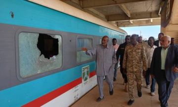 والي الخرطوم يوجه وزارة البنى التحتية بوضع خطة عاجلة لصيانة الطرق وتأهيل مرافق الصرف الصحي