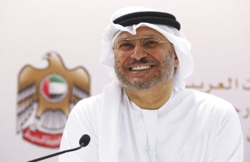 أنور قرقاش يعلق على انسحاب الجيش السوداني من الفاشر أنور قرقاش يعلق على انسحاب الجيش السوداني من الفاشر