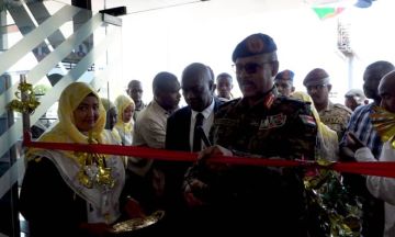 الفريق جابر ووالي الخرطوم يفتتحان فرع بنك الخرطوم بشارع المطار ويناشدان البنوك لإستكمال إفتتاح فروعها