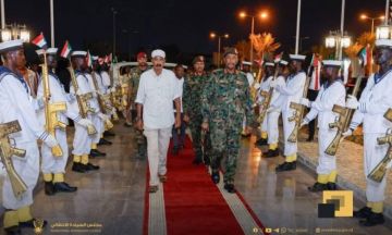 بالصور .. انجز في فترة الحرب .. استقبــال رسمــي للرئيــس الإريـتــري بقصــر الشـرق