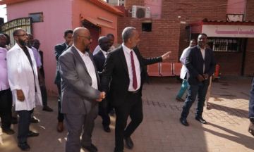 وزير الصحة يتفقد مستشفى الدوحة التخصصي للأذن والأنف والحنجرة وزير الصحة يتفقد مستشفى الدوحة التخصصي للأذن والأنف والحنجرة