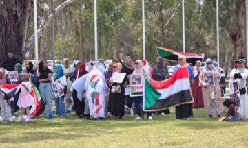 وقفة احتجاجية في العاصمة الأسترالية كانبرا تضامنا مع دارفور وقفة احتجاجية في العاصمة الأسترالية كانبرا تضامنا مع دارفور