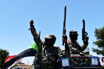 جيل ضائع في السودان أطفال يحملون البنادق بدل الكتب جيل ضائع في السودان أطفال يحملون البنادق بدل الكتب