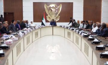 مجلس الوزراء يصدر بيانا لتأييد خطاب ومواقف رئيس مجلس السيادة مجلس الوزراء يصدر بيانا لتأييد خطاب ومواقف رئيس مجلس السيادة