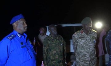 برئاسة والي الخرطوم لجنة أمن ولاية الخرطوم تقوم بطواف إستمر حتى فجر اليوم للوقوف على معابر وإرتكازات تأمين الولاية