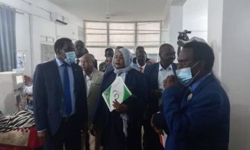 وزير الموارد البشرية والرعاية الاجتماعية يتفقد مركز غسيل الكلى بالدمازين