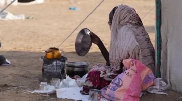 خيم النازحين في الدبة تروي قصصا عن معاناة الفاشر خيم النازحين في الدبة تروي قصصا عن معاناة الفاشر