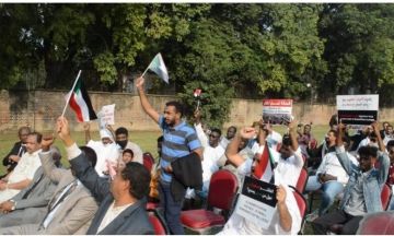 وقفة تضامنية للجالية السودانية في نيودلهي احتجاجا على انتهاكات المليشيا الارهابية وقفة تضامنية للجالية السودانية في نيودلهي احتجاجا على انتهاكات المليشيا الارهابية