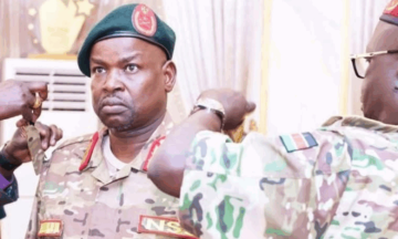 جنوب السودان: سلفا كير يعزل نائب رئيس الجمهورية ويجرده من رتبته العسكرية ويعفيه من جميع المناصب جنوب السودان: سلفا كير يعزل نائب رئيس الجمهورية ويجرده من رتبته العسكرية ويعفيه من جميع المناصب