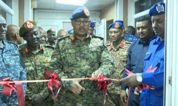 ابراهيم جابر يفتتح غرفة النجدة (٩٩٩) بشرطة ولاية الخرطوم ابراهيم جابر يفتتح غرفة النجدة (٩٩٩) بشرطة ولاية الخرطوم