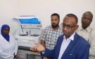 صحة الخرطوم تدشن جهاز للفحص الكيميائي يستخرج نتيجة (٢٤٠) عينة دم خلال ساعة بمعمل المستشفى السعودي
