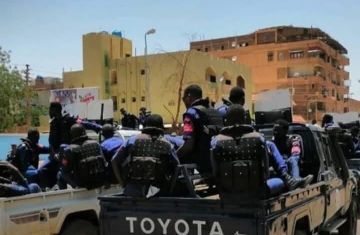 ضبط 34 أجنبيا بينهم اثنين من المتعاونين مع المليشيا في حملة لشرطة الخرطوم ضبط 34 أجنبيا بينهم اثنين من المتعاونين مع المليشيا في حملة لشرطة الخرطوم