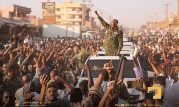 استقبال حاشد للبرهان في غرب الحارات بأم درمان
