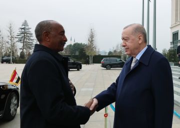 السودان.. فيديو تحية مختلفة من البرهان لرئيس استخبارات تركيا وكلمات عربية بحديث مع أردوغان