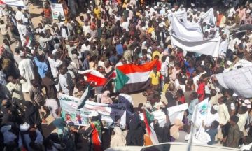 مشاهدات وتحليل إبراهيم شقلاوي 13 ديسمبر: حين استعاد الشارع السوداني المبادرة مشاهدات وتحليل إبراهيم شقلاوي 13 ديسمبر: حين استعاد الشارع السوداني المبادرة