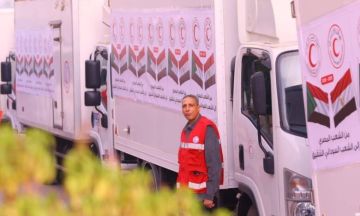 انطلاق أول قافلة مساعدات مصرية عبر البر إلى السودان