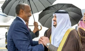 البرهان يصل إلى الرياض البرهان يصل إلى الرياض