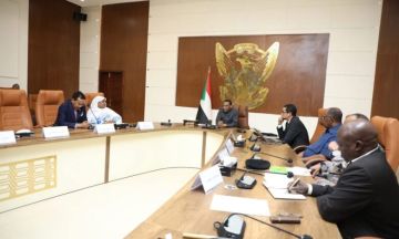 رئيس الوزراء يشدد على تفعيل منصة بلدنا في المعاملات الحكومية