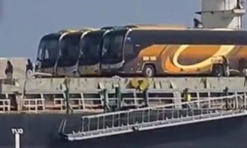 تتبع للقطاع الخاص.. شحنة جديدة من الباصات السفرية تصل إلى ميناء بورتسودان لتعويض ما دمرته الحرب تتبع للقطاع الخاص.. شحنة جديدة من الباصات السفرية تصل إلى ميناء بورتسودان لتعويض ما دمرته الحرب