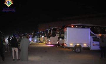 880 سوداني يغادرون محطة السد العالي بأسوان في طريقهم للبلاد