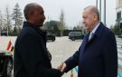 السودان.. فيديو تحية مختلفة من البرهان لرئيس استخبارات تركيا وكلمات عربية بحديث مع أردوغان