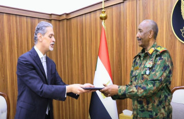 البرهان يتسلم رسالة من السيسي ودعوة لزيارة القاهرة