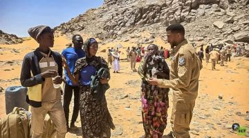 كتيبة سبل السلام الليبية تنقذ 85 مهاجرا سودانيا تركوا في الصحراء دون طعام أو ماء لثمانية أيام ـ صور كتيبة سبل السلام الليبية تنقذ 85 مهاجرا سودانيا تركوا في الصحراء دون طعام أو ماء لثمانية أيام ـ صور