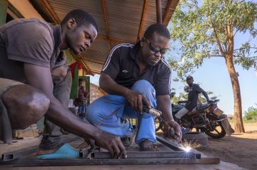 المنازل المهجورة تنعش مهنة اللحام في السودان المنازل المهجورة تنعش مهنة اللحام في السودان