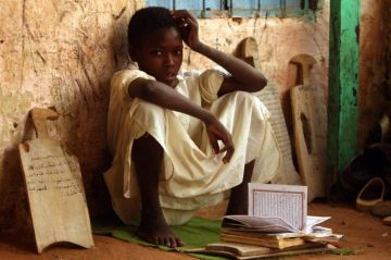 تلاميذ السودان نسوا حجرات الدرس من طول النزوح