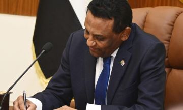 دكتور كامل إدريس ينعى ضحايا كارثة الانزلاق الأرضي بجبل مرة دكتور كامل إدريس ينعى ضحايا كارثة الانزلاق الأرضي بجبل مرة