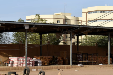 صناديق إغاثة نازحي السودان تضل طريقها للأسواق