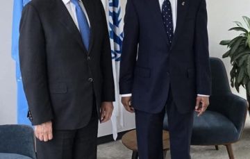 المندوب الدائم بجنيف يجتمع مع المفوض السامي للاجئين ويستعرض الأوضاع الانسانية ومبادرة حكومة السودان للسلام المندوب الدائم بجنيف يجتمع مع المفوض السامي للاجئين ويستعرض الأوضاع الانسانية ومبادرة حكومة السودان للسلام