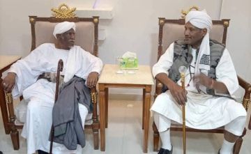 بالصور.. الإمام أحمد عبد الرحمن المهدي يعود إلى أرض الوطن بعد غيبة طويلة