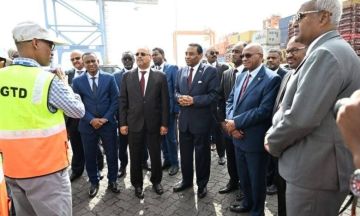 رئيس الوزراء يزور ميناء دورالي للحاويات والميناء متعدد الأغراض بجيبوتي