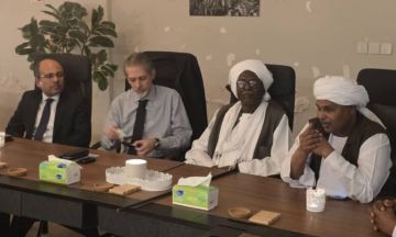 وزير البنى التحتية والنقل يبحث مع السفير المصري تعزيز التعاون في مشروعات النقل وإعادة الإعمار