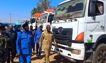 شرطة مباحث التموين محلية امبدة تضبط سلع تموينية مهربة محملة على خمسة شاحنات كبيرة