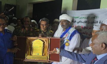 منظمة دولية تكرم أزهري المبارك بالعفاض تقديرا لدوره في العمل الإنساني